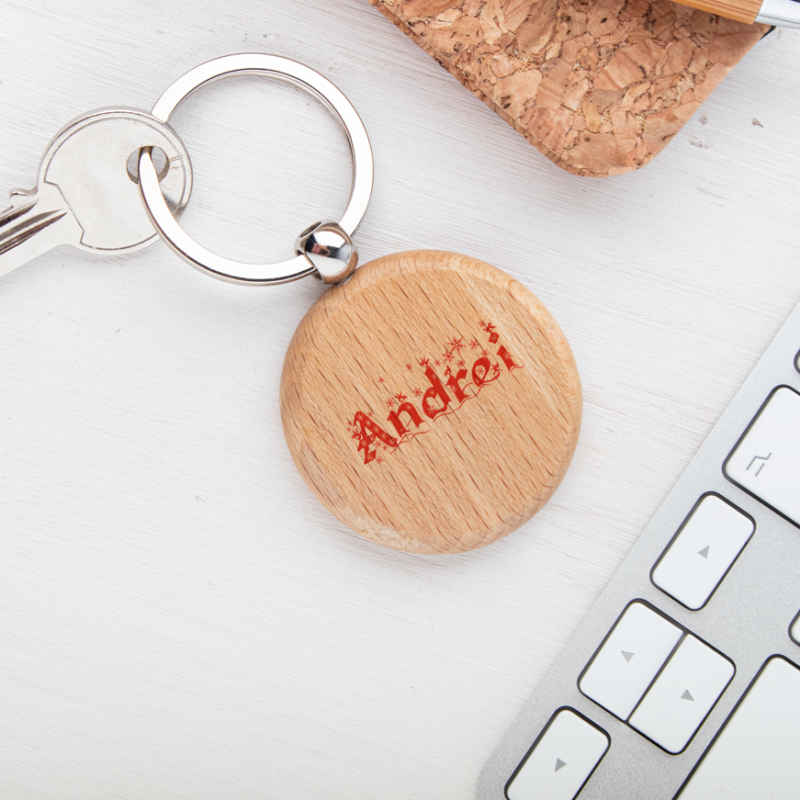 Breloc personalizat - Numele tau imbracat in design de craciun