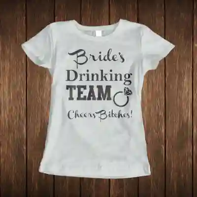 Tricou pentru burlacite personalizat - Bride's Drinking team