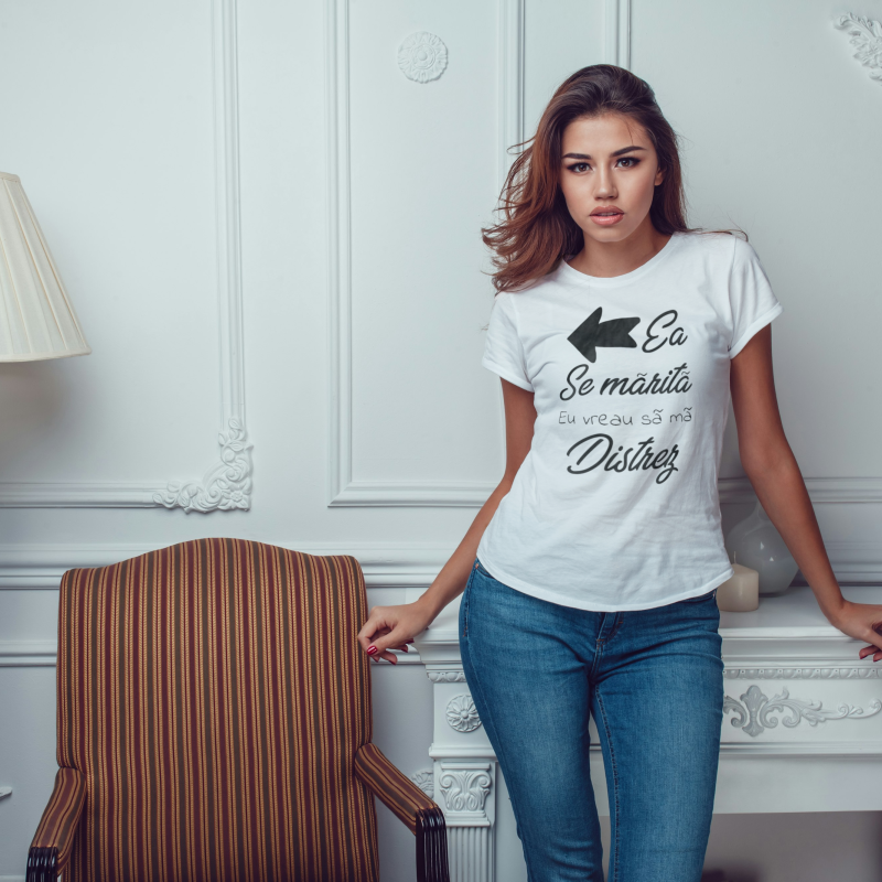 Tricou personalizat pentru petrecerea burlacitelor - Ea se marita